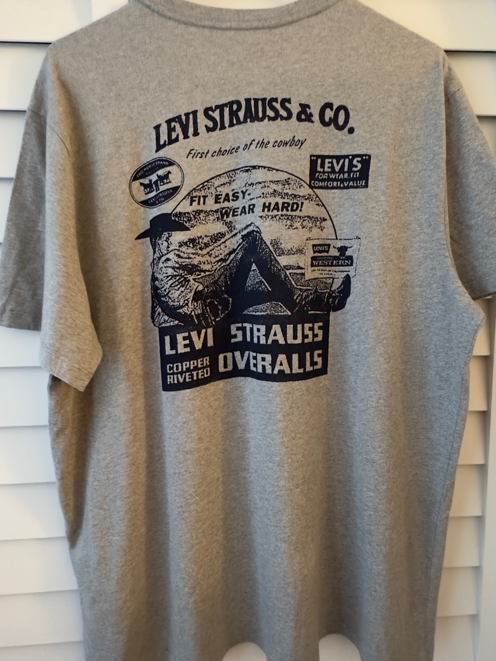 Levi's Grey Short-Sleeve Crewneck Tee with Small Chest Logo